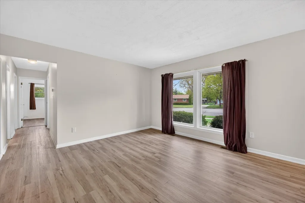 385 Hollywood Drive Saline City MI 48176
