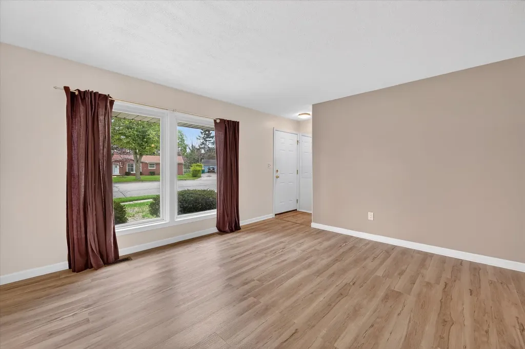 385 Hollywood Drive Saline City MI 48176