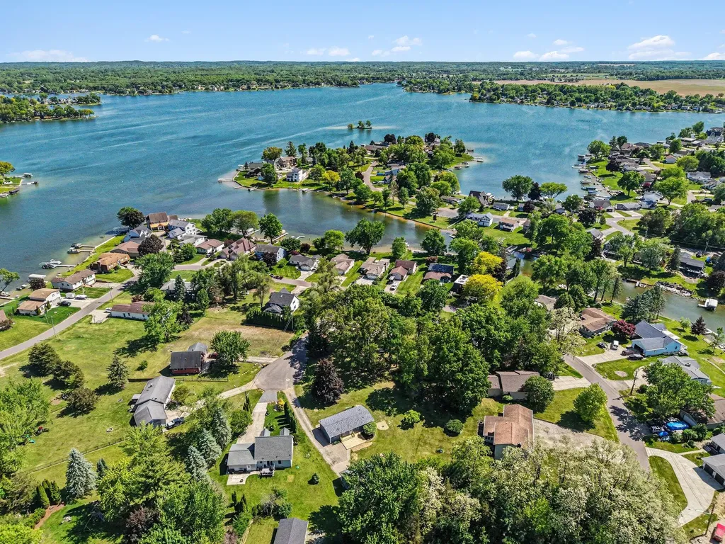106 Orourke Court Columbia Township MI 49230