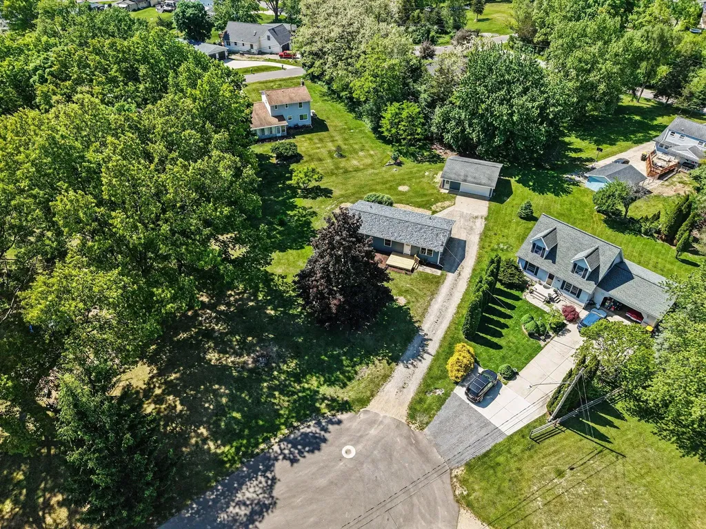 106 Orourke Court Columbia Township MI 49230