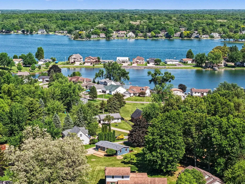 106 Orourke Court Columbia Township MI 49230