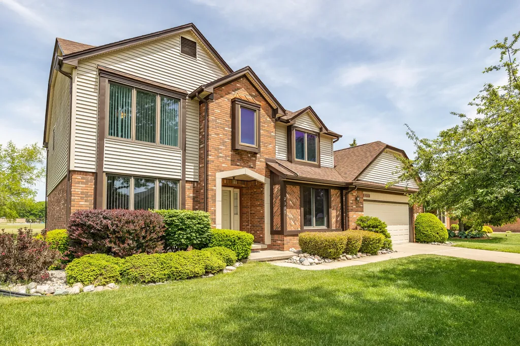 2377 Duke Drive Troy City MI 48085