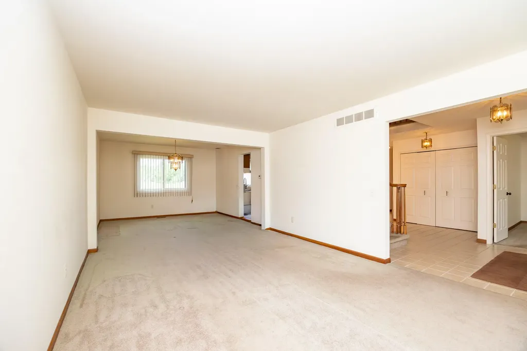 2377 Duke Drive Troy City MI 48085