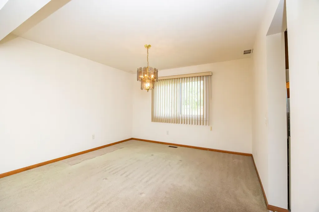 2377 Duke Drive Troy City MI 48085