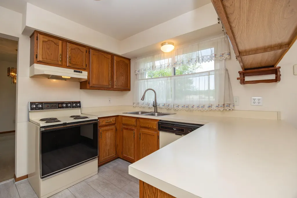 2377 Duke Drive Troy City MI 48085