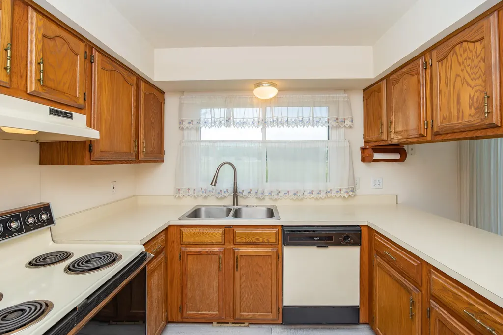 2377 Duke Drive Troy City MI 48085