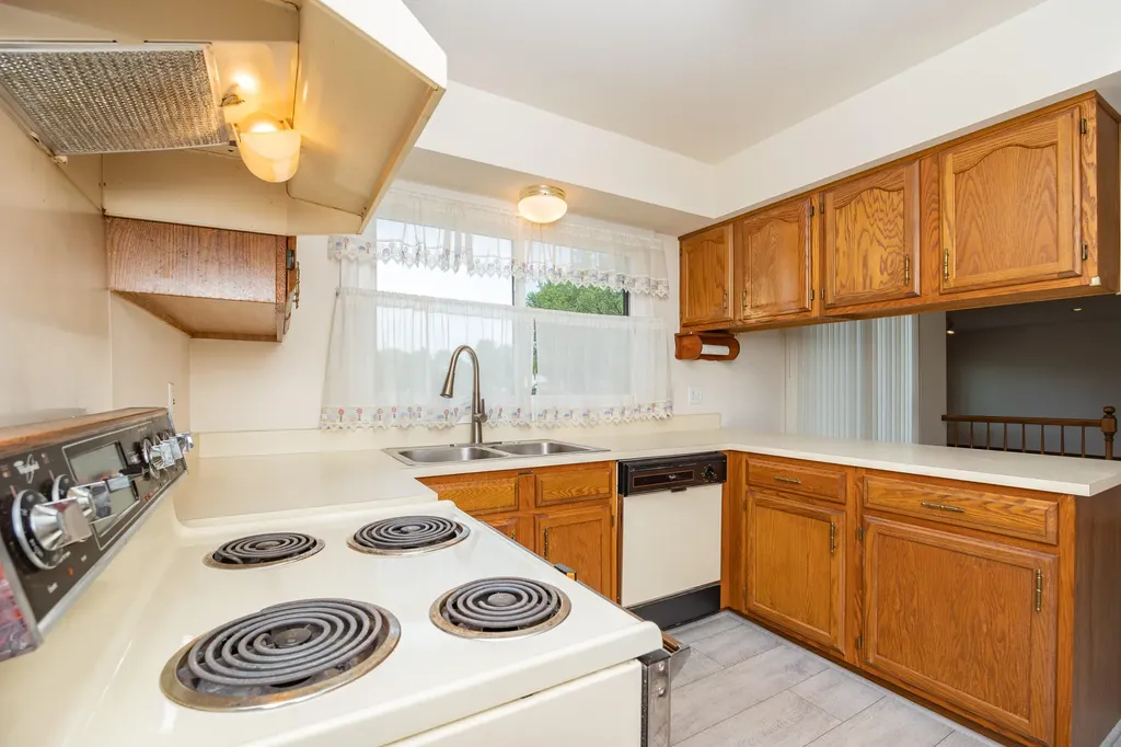 2377 Duke Drive Troy City MI 48085
