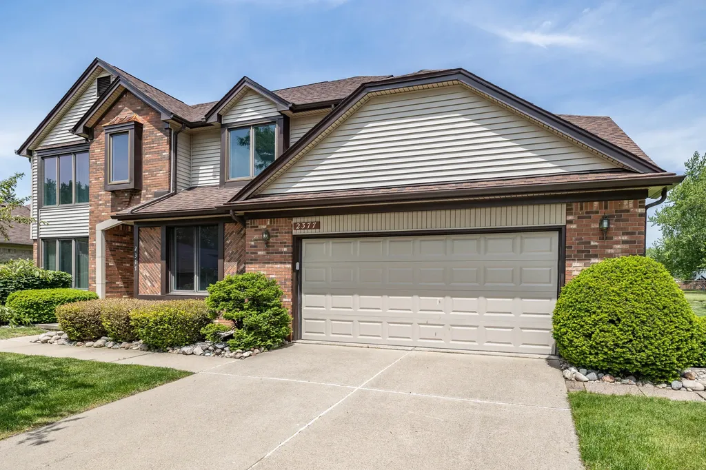 2377 Duke Drive Troy City MI 48085