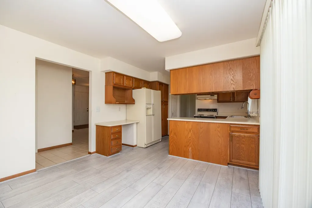 2377 Duke Drive Troy City MI 48085