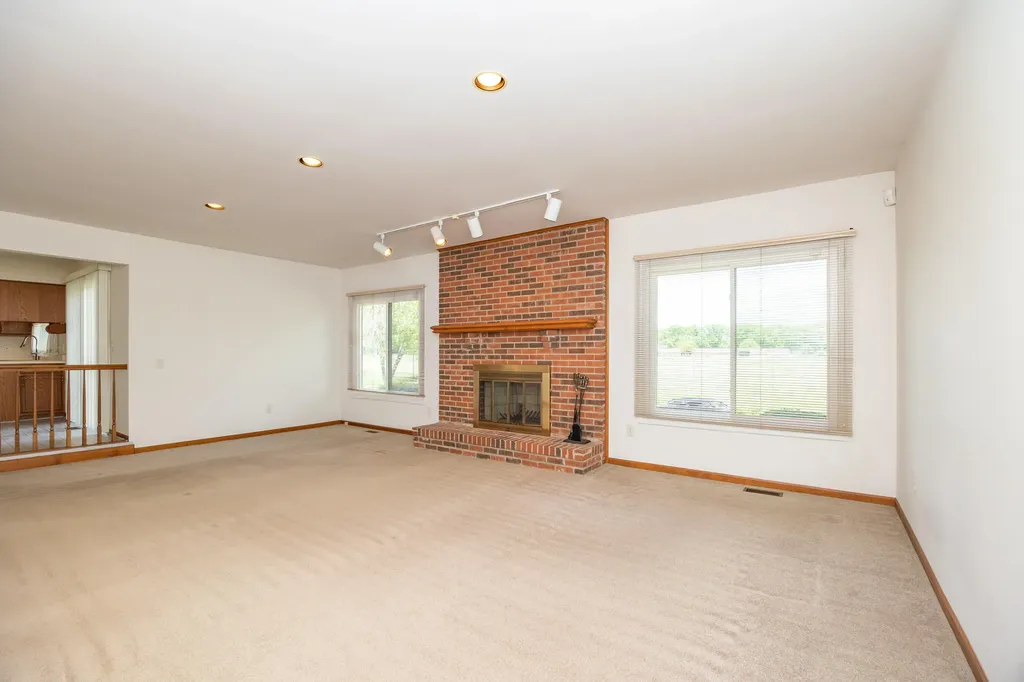 2377 Duke Drive Troy City MI 48085