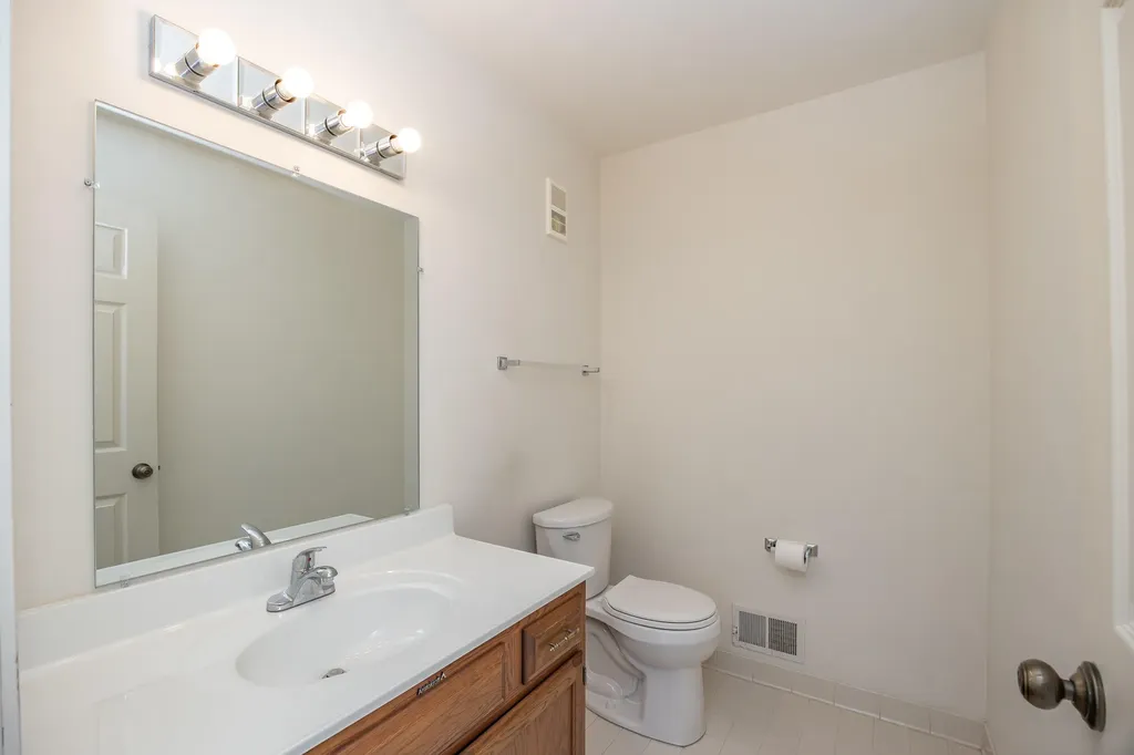 2377 Duke Drive Troy City MI 48085