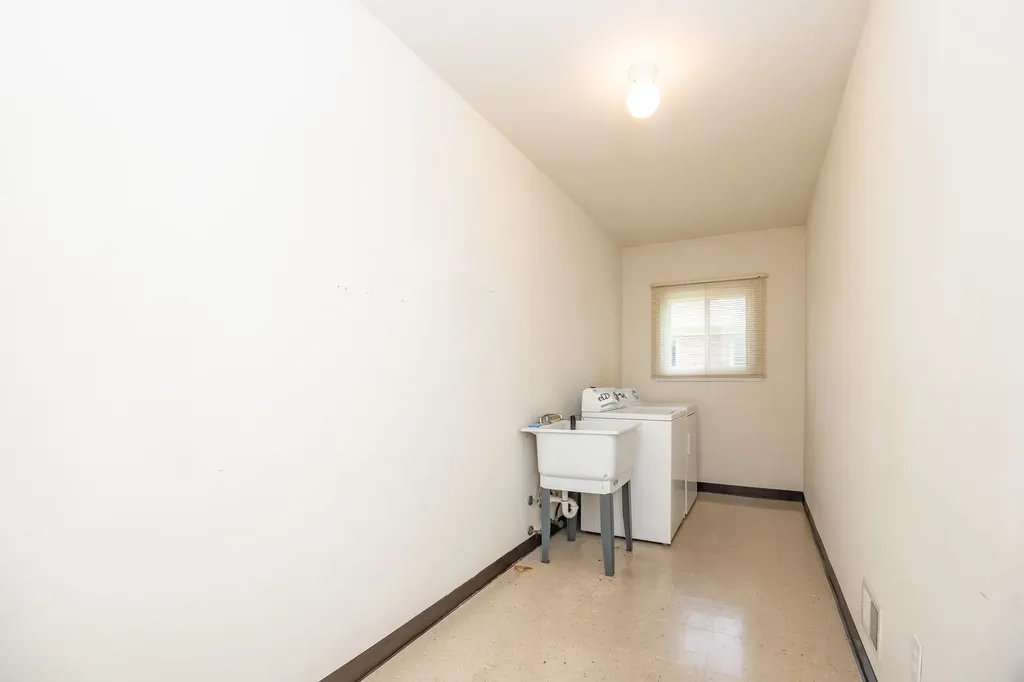 2377 Duke Drive Troy City MI 48085