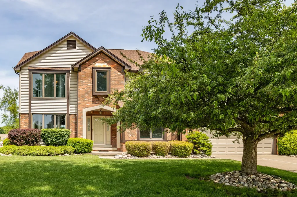2377 Duke Drive Troy City MI 48085