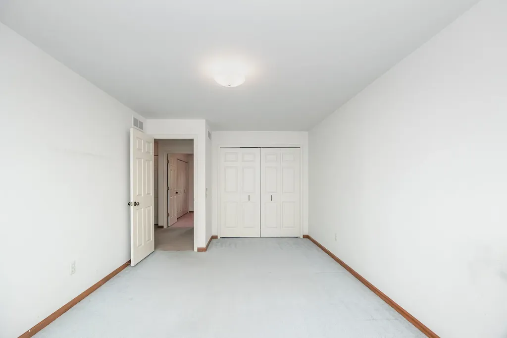 2377 Duke Drive Troy City MI 48085