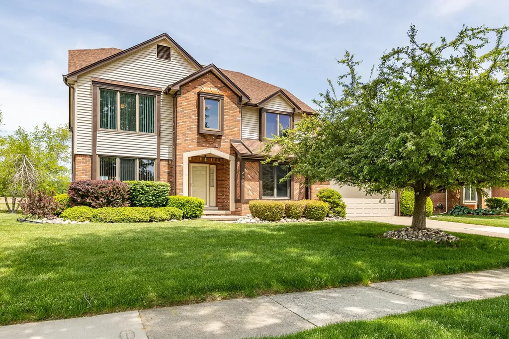 2377 Duke Drive Troy City MI 48085