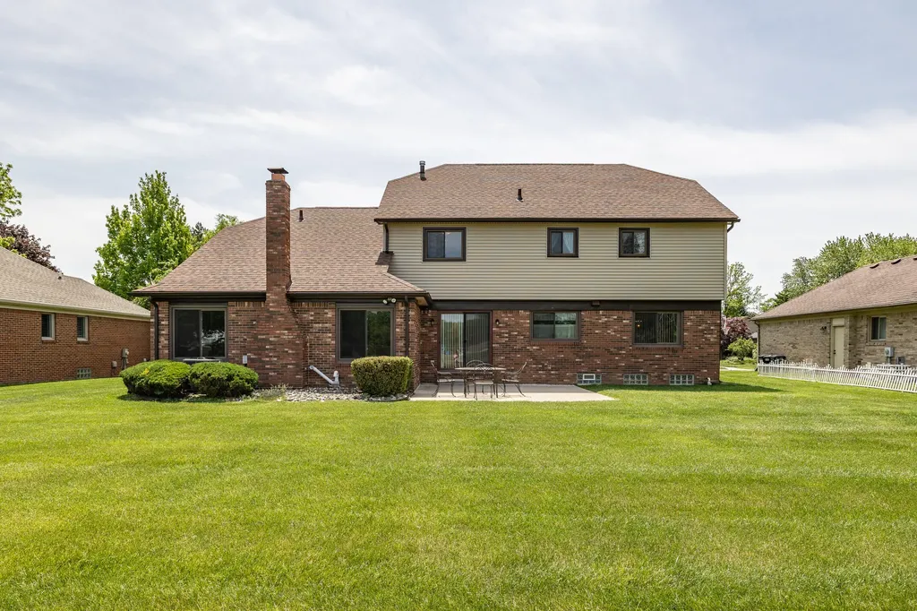 2377 Duke Drive Troy City MI 48085