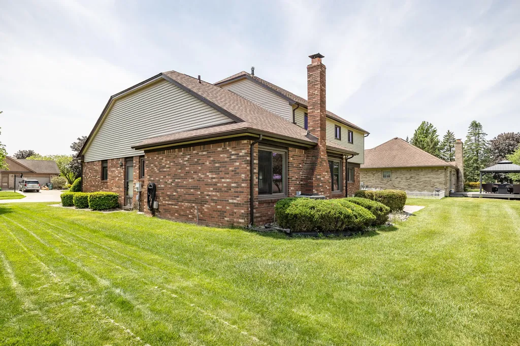 2377 Duke Drive Troy City MI 48085