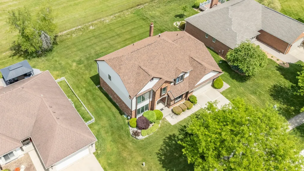 2377 Duke Drive Troy City MI 48085