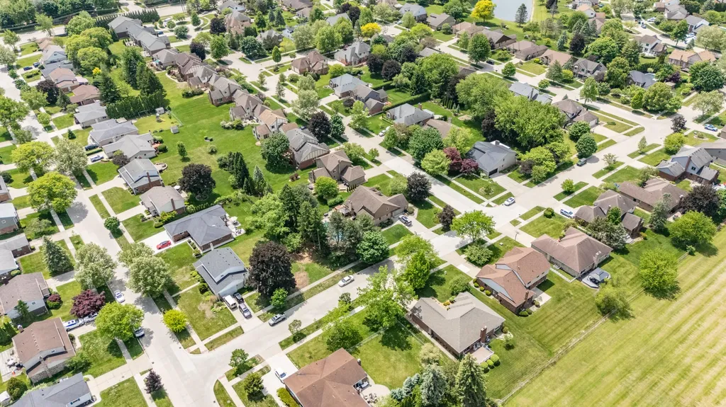 2377 Duke Drive Troy City MI 48085