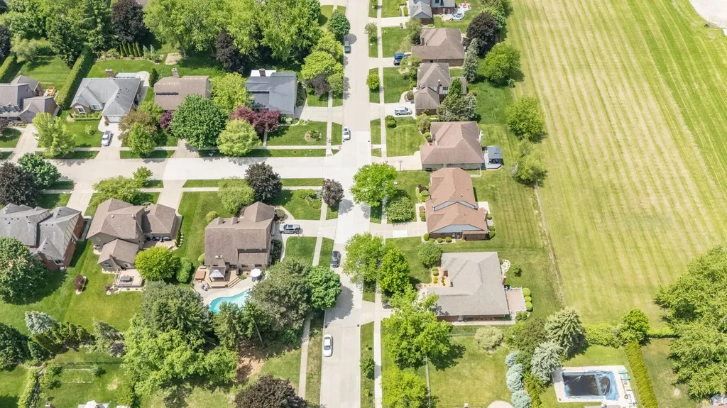 2377 Duke Drive Troy City MI 48085