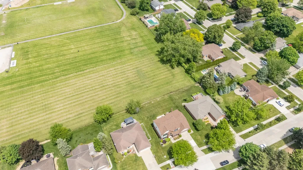 2377 Duke Drive Troy City MI 48085