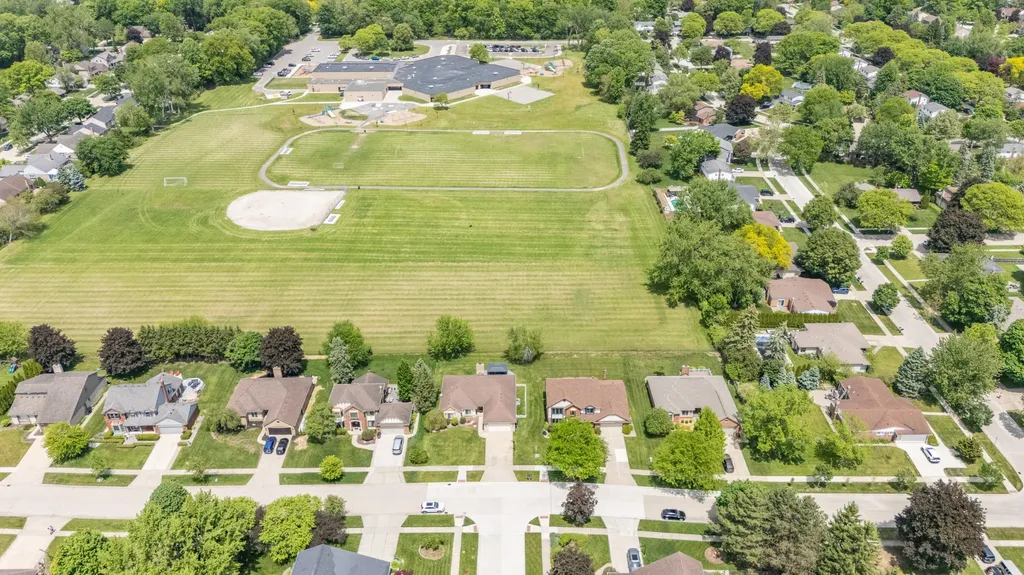 2377 Duke Drive Troy City MI 48085