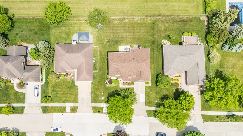 2377 Duke Drive Troy City MI 48085