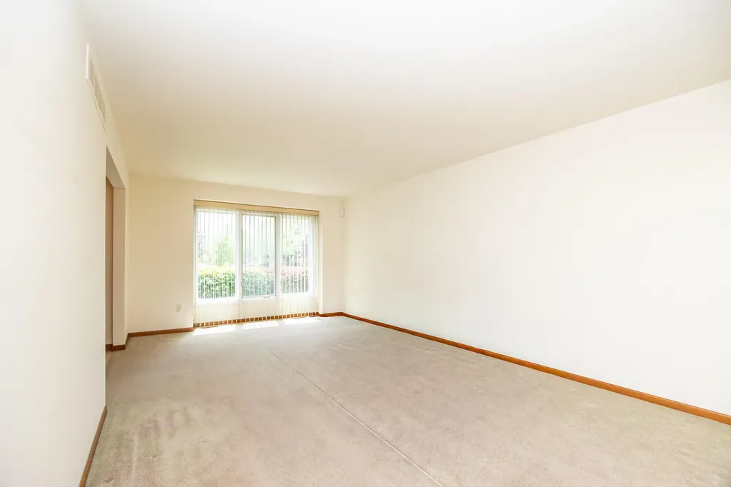 2377 Duke Drive Troy City MI 48085