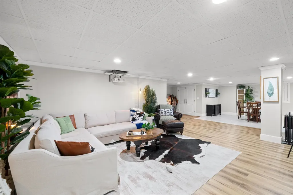 46571 Galway Drive Novi City MI 48374
