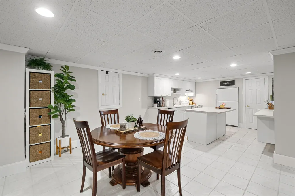46571 Galway Drive Novi City MI 48374