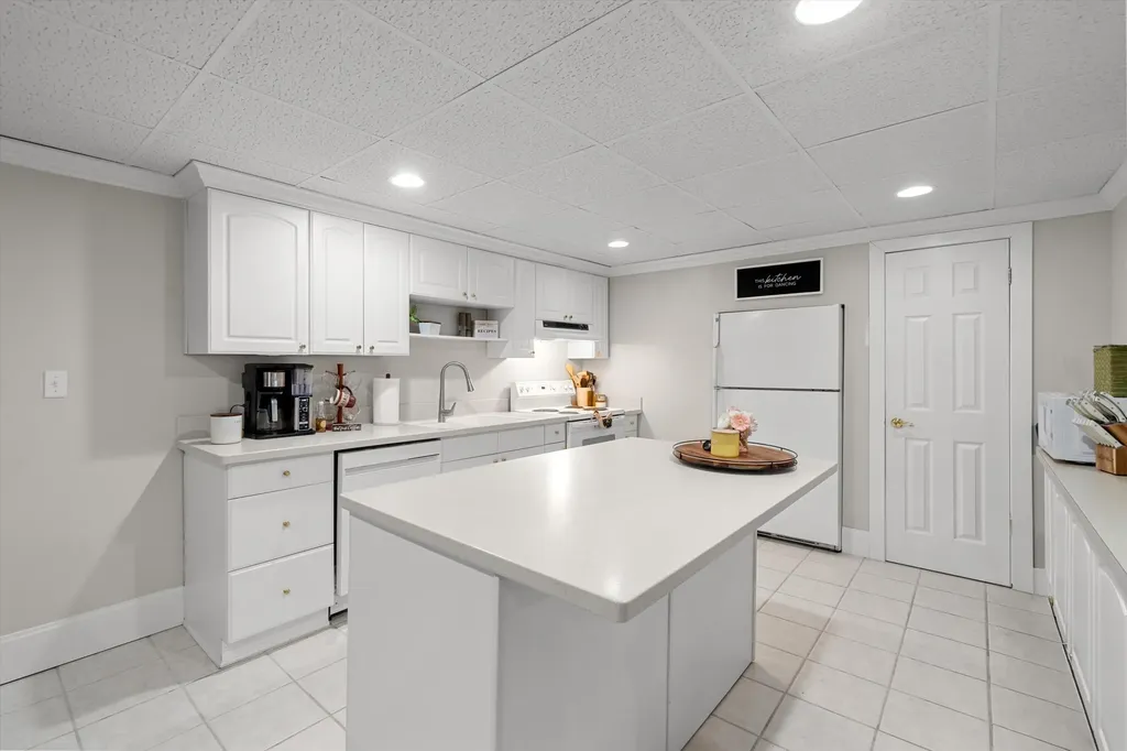 46571 Galway Drive Novi City MI 48374