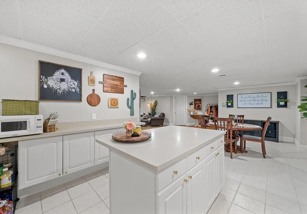 46571 Galway Drive Novi City MI 48374