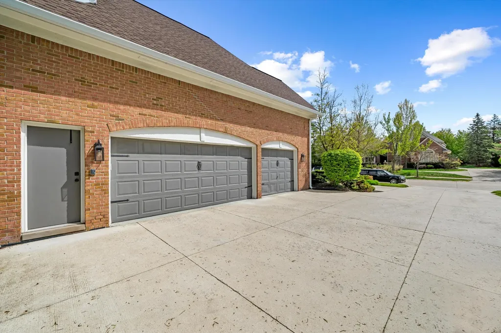 46571 Galway Drive Novi City MI 48374