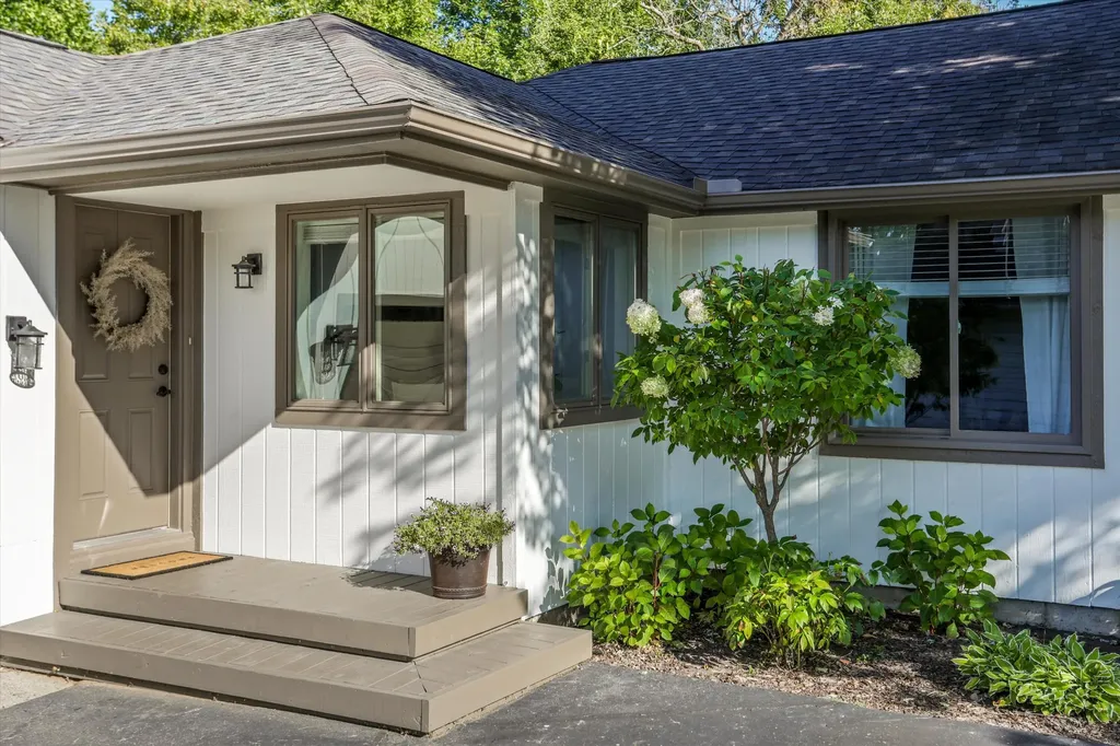 2938 Dearborn Avenue Rochester Hills City MI 48309