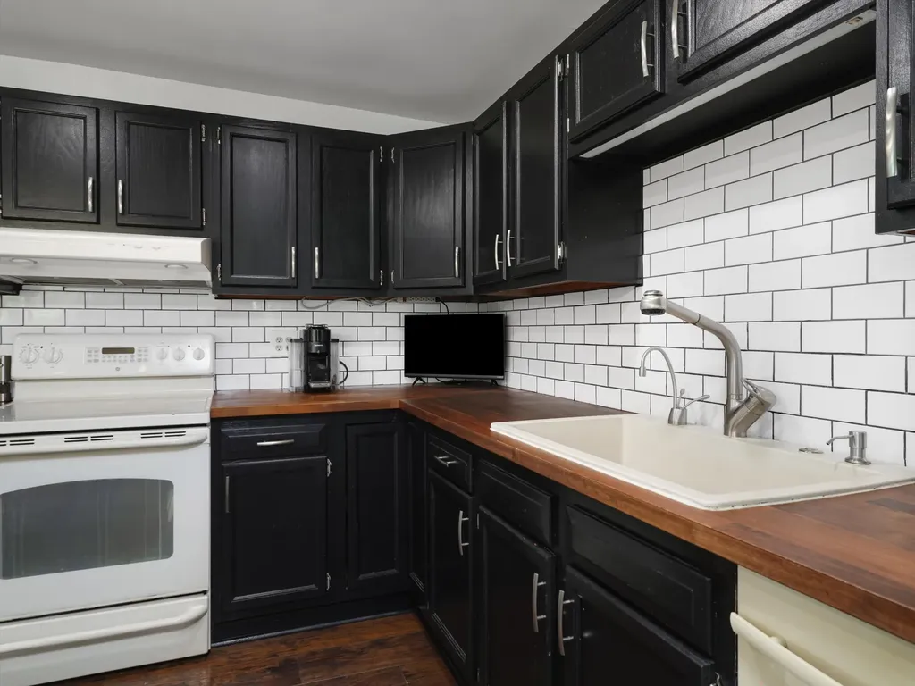 2938 Dearborn Avenue Rochester Hills City MI 48309