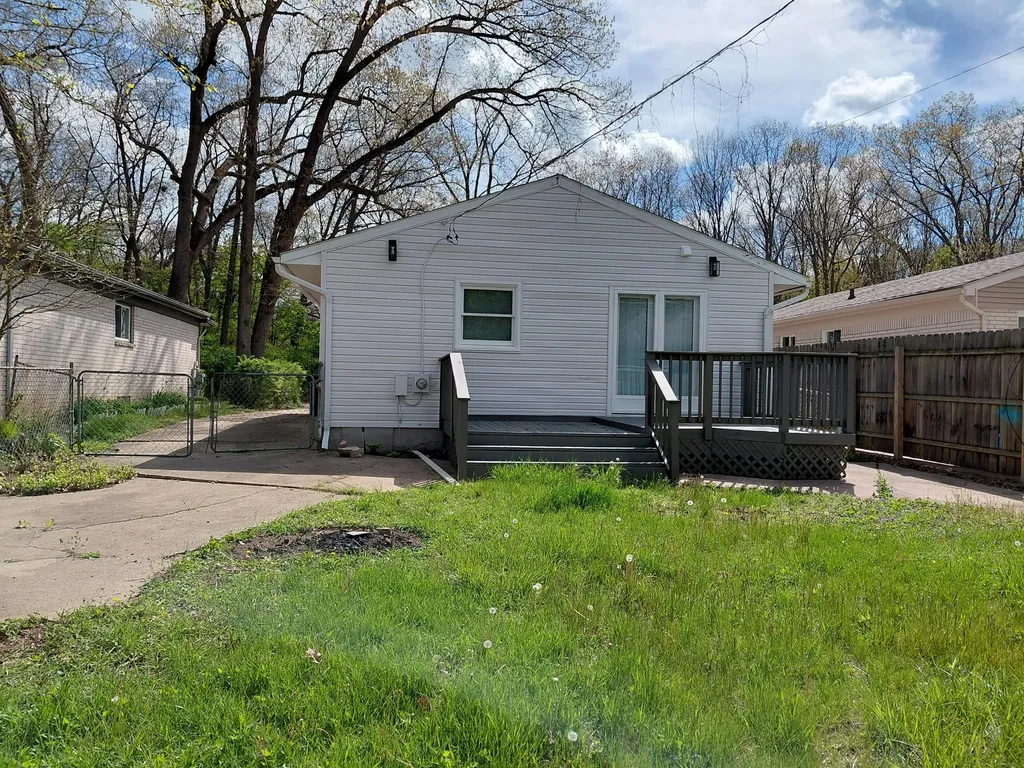 6145 N Dowling Avenue Westland City MI 48185