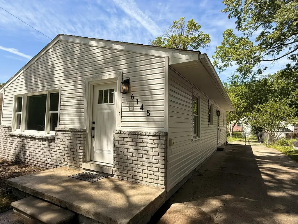 6145 N Dowling Avenue Westland City MI 48185