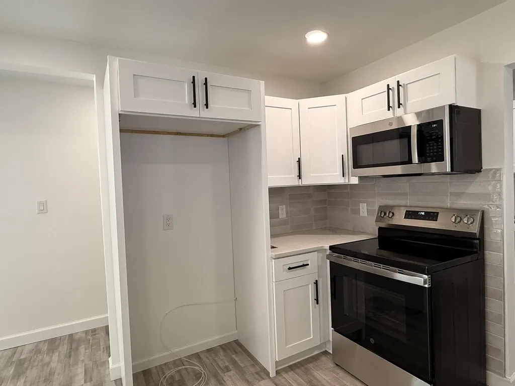 6145 N Dowling Avenue Westland City MI 48185