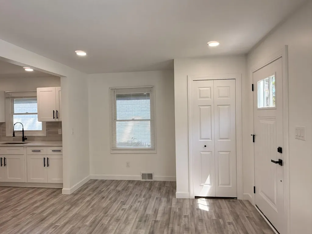 6145 N Dowling Avenue Westland City MI 48185