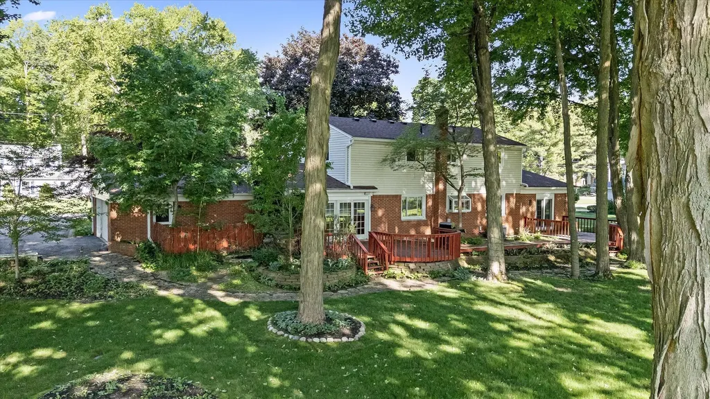 23260 Ennishore Drive Novi City MI 48375