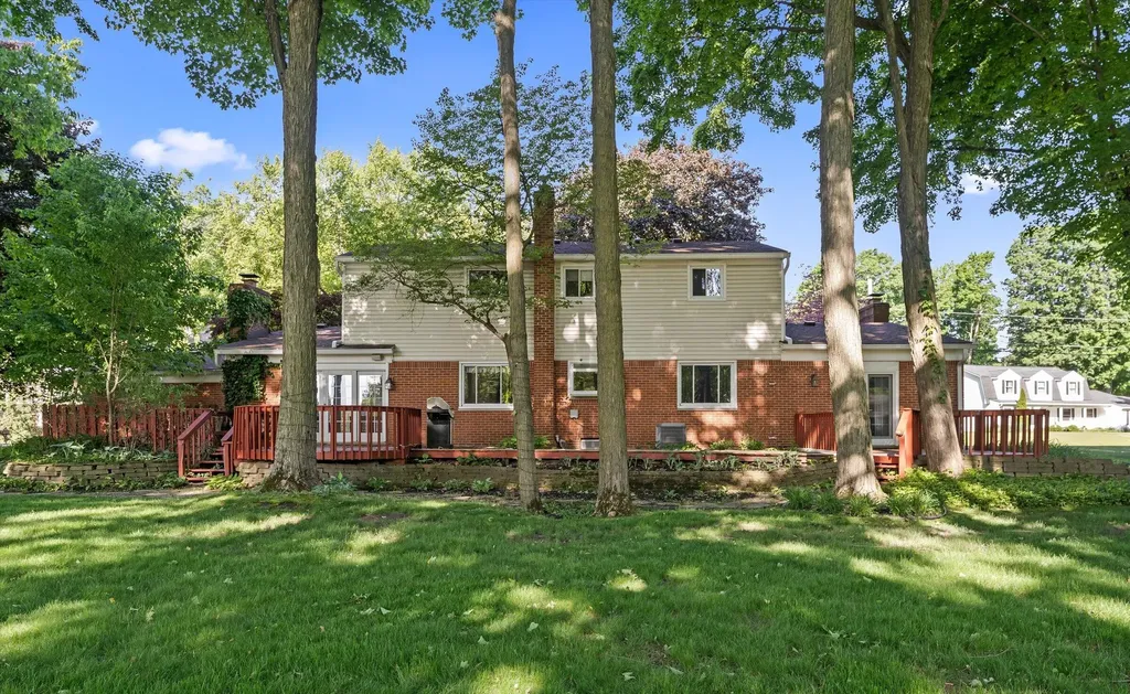 23260 Ennishore Drive Novi City MI 48375