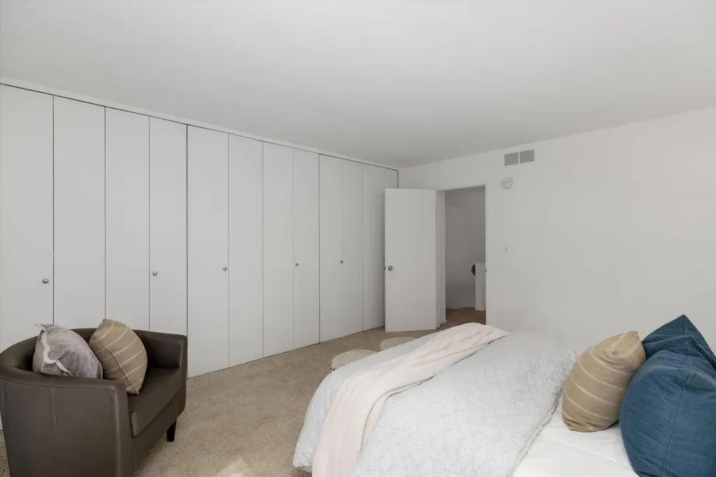 2112 Overlook Court Ann Arbor City MI 48103