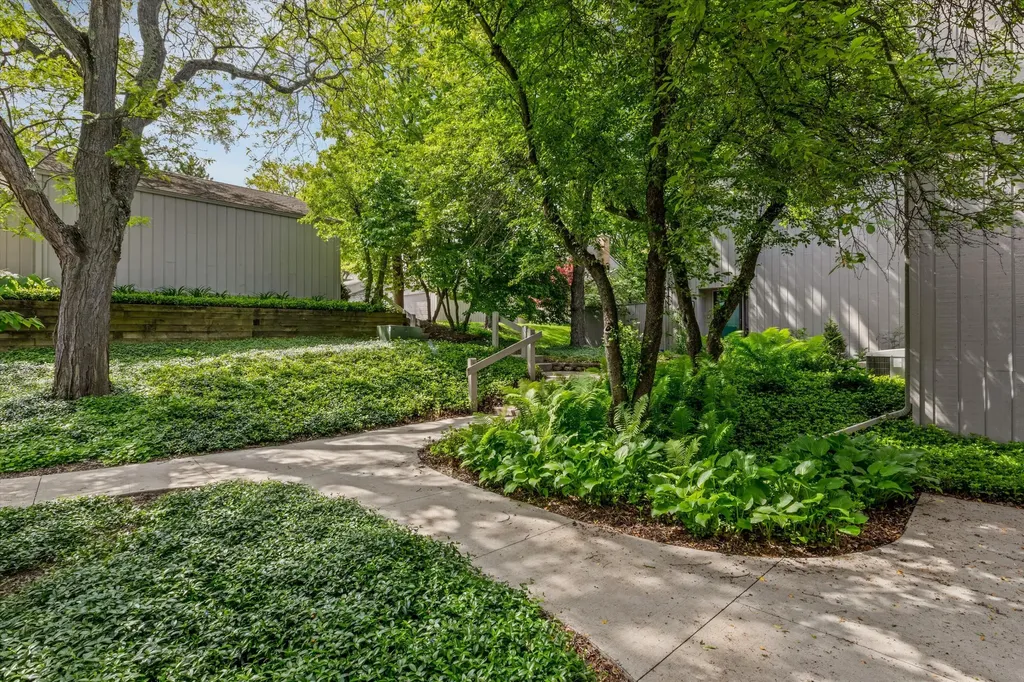 2112 Overlook Court Ann Arbor City MI 48103