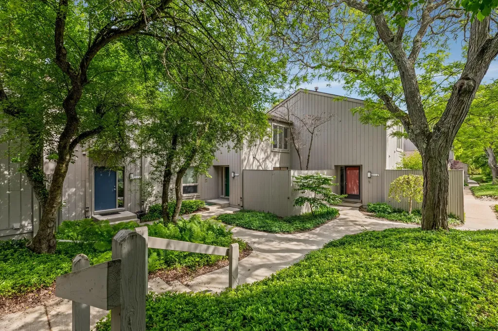 2112 Overlook Court Ann Arbor City MI 48103