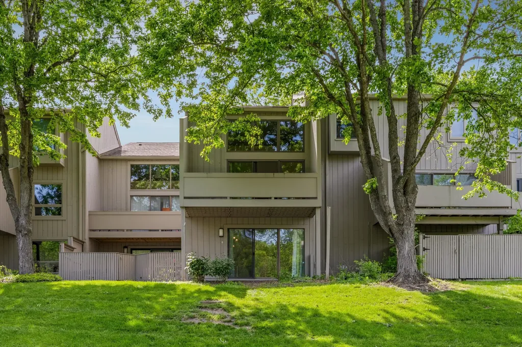 2112 Overlook Court Ann Arbor City MI 48103