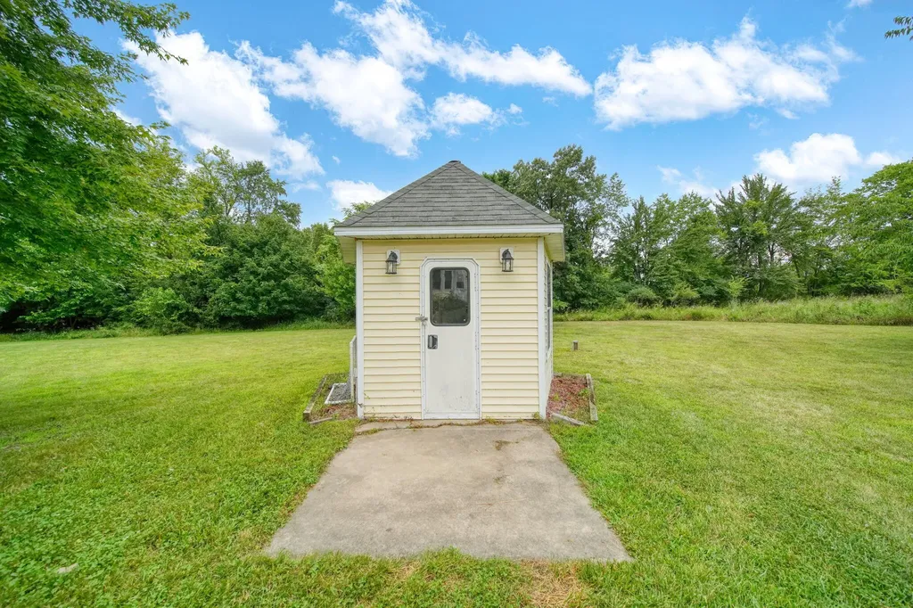 1298 E Carleton Road Madison Charter Township MI 49221