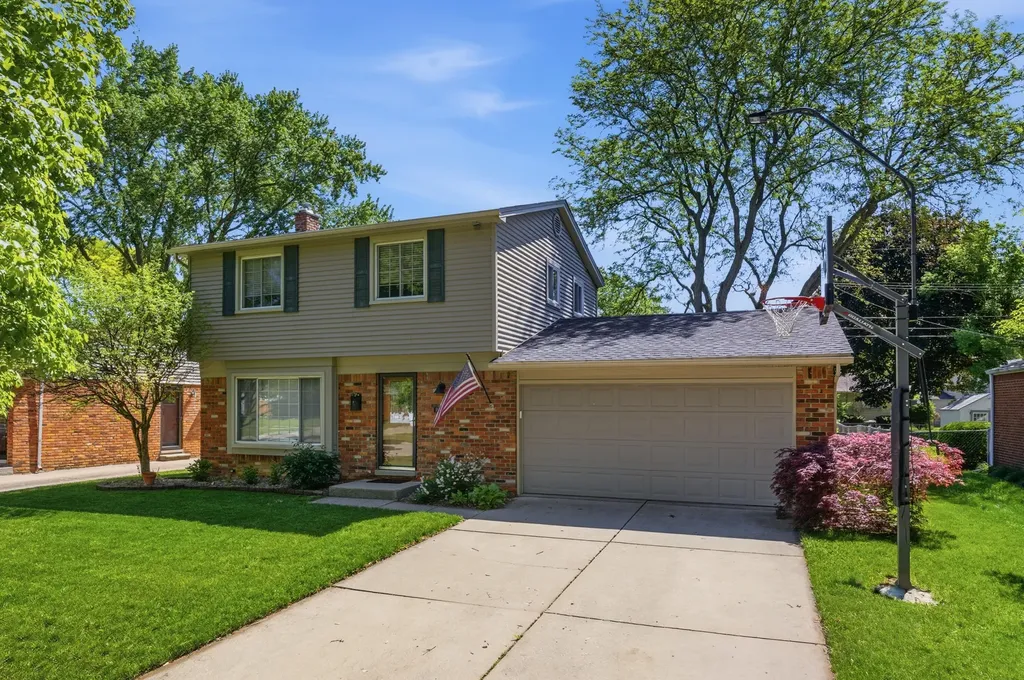 10052 Wolfriver Drive Plymouth Charter Township MI 48170