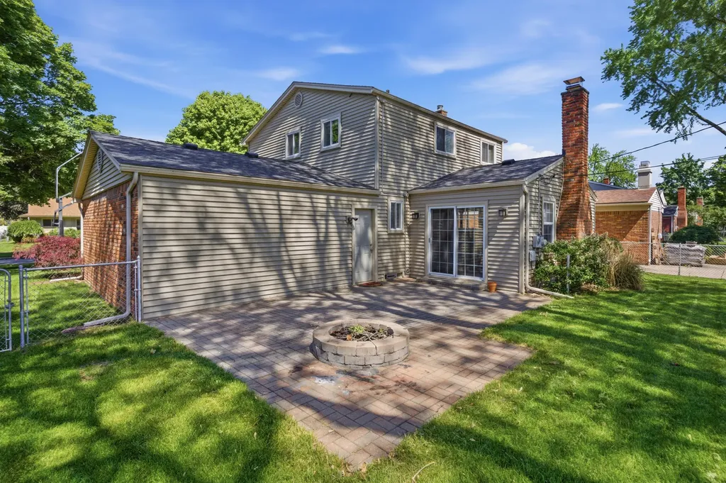 10052 Wolfriver Drive Plymouth Charter Township MI 48170