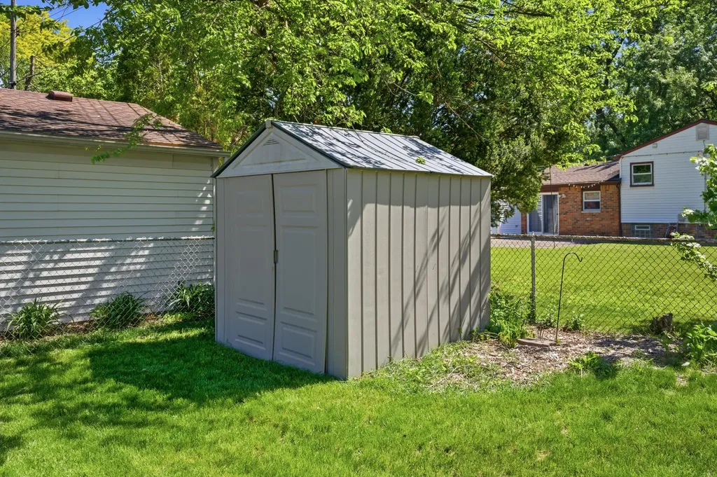10052 Wolfriver Drive Plymouth Charter Township MI 48170