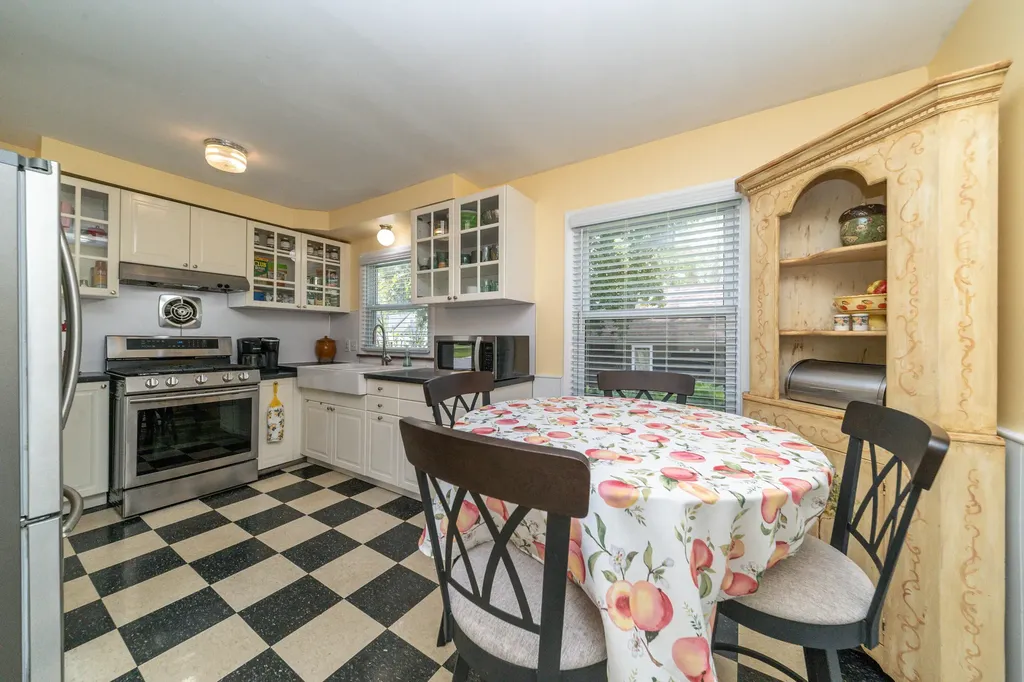 1136 Lester Avenue Ypsilanti Charter Township MI 48198